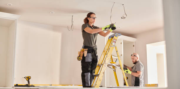 Best Affordable Emergency Electrician  in Urbandale, IA